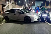 影/三重中山橋轎車自撞橋墩　堵匝道後方車流塞爆