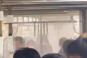 北捷板南線車廂內行動電源自燃　噴滅火器白煙密布
