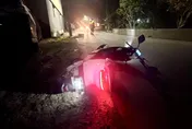 新北老翁騎電動車自撞電線桿　慘摔命危送醫不治