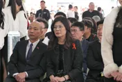 立委丁學忠之父丁耀林告別式　韓國瑜現身「神情哀戚」