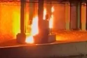 影/新莊中港大排下「阿公點火燃燒」！駭人直擊