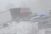 美國暴風雪橫掃多州　密西根公路逾百車連環撞