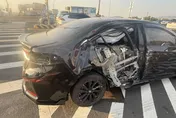 影/彰化車禍撞爛瞬間曝！轎車「傷可見骨」　客運車頭消失一半