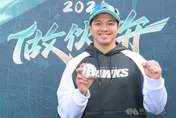 曬吳念庭合照　平石洋介讚：肌肉大到嚇一跳