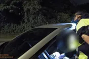 影/新店拒檢撞傷2警轟3槍仍逃逸　2嫌遭逮搜出巨量毒品