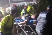 影/你給我起來！基隆大火小隊長詹能傑殉職　同僚擔架旁悲喊
