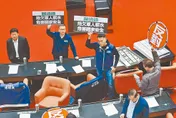 馬維拉又登場了！政院轟在野：馬英九5次特別條例「平均2.6張A4紙」