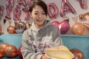 慶祝42歲生日！看到蛋糕想到攀登101　高虹安：白白的是碳酸鎂粉嗎？