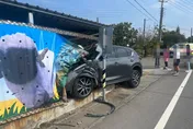 梓官知名園區遭撞！高雄休旅車駕駛「精神不濟」自撞圍牆釀3傷