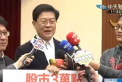 台股站穩3萬點　羅明才請吃雞排、珍奶加贈金元寶