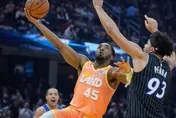 NBA/一人接管比賽！米切爾45分率隊擊退魔術　豪取4連勝