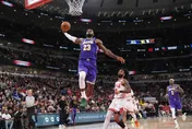 NBA/不老神獸！詹皇41歲照樣超猛　半場拿20分創史上第一紀錄