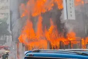 台中北屯火警！火勢猛烈煙狂竄　加油站就在旁邊