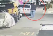 影/北市男深夜路邊亮槍比劃射擊　警逮人扣槍送辦
