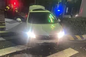 影/疑通緝怕被抓！台中男酒駕拒檢衝撞警　車內搜出毒品刀械