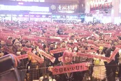 影/LiSA快閃台北車站寵3000粉　熱唱〈紅蓮華〉預熱6月小巨蛋