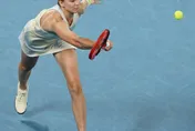 澳網/芮芭奇娜苦戰3盤拍落莎芭蓮卡！首奪后冠