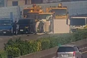 國1彰化段「5車連環撞」！小貨車翻覆躺路中　車流回堵5公里