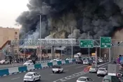 影/伊朗市場突發大火！易燃物致火勢兇猛　滾滾黑煙蔽日