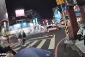 影/近距離視角曝！台南養生館員工派出所前隨機砍人　被害者跌坐慘叫驚動值班員警