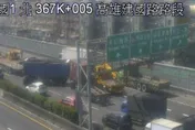 國1高雄中正路段「拖板車、大貨車、貨櫃車」撞一團