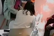 影/員工拿含丁烷成分潤滑油噴碎紙機　下秒「轟」一聲爆炸