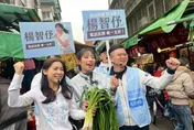 楊智伃宣布參選松信區議員　徐巧芯巧遇送大蒜祝福