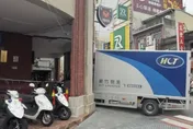 影/恍神？新竹東門派出所「遭貨車高速衝撞」
