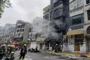 東湖1樓大火吐紅焰！3樓男住戶親曝「關門關窗活命」