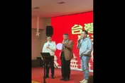 語帶玄機？柯文哲尾牙握拳高歌「枷鎖如何才能解脫」陳佩琪淚崩：謝謝把他救回來！