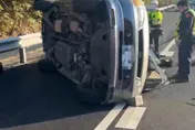 國3南下新竹段出事了！台男載智利5親屬翻車　4人送醫