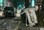 疑疲勞駕駛釀禍！台中休旅車撞爛路邊小客車