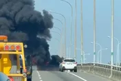 影/彰化母子檔除夕拿年菜遇火燒車　驚悚畫面曝光