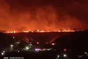 苗栗火燒山！　整條火光狂燃...疑民眾放鞭炮釀災