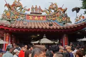 影/10萬信眾初一擠爆紫南宮！去年借金4億卻還金7億