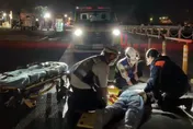光榮碼頭步道驚悚自撞　男騎電動滑板車倒地「滿臉鮮血」