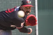 MLB/雙城王牌右肘UCL撕裂！恐動TJ手術　無緣WBC+新賽季報銷