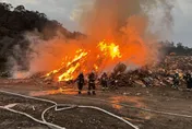 影/南港山豬窟垃圾場大火「雙北4區警戒」！狂燒影片駭人