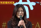 除夕夜撞鐘抖繩　鄭麗文喊「以己為薪」：為和平而努力