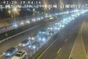 返程車潮爆發！國5「紫爆」北上時速剩下6公里　全台多段紅