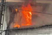 影/嘉義醫院附近爆重大火警！工廠「巨量濃煙狂竄蔓延」