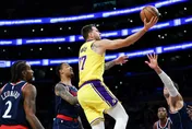NBA/湖人三巨頭合體！東契奇轟38分擊退快艇　贏下洛城內戰