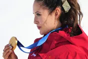 冬奧滑雪女王奪金淚崩！谷愛凌：我昨晚才夢到外婆