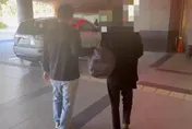 影/北車持刀男抓到了！林口拘提到案送辦