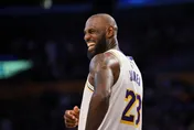 NBA/紀錄夜輸球！詹皇達43000分里程碑　湖人22分差慘敗綠衫軍