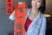 市場拜票竟花30分鐘簽名合照　李明璇：受寵若驚