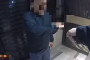 影/新北狂男持刀侵入社區！怒喊「存20萬豬公撲滿被偷」