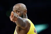 NBA/大空檔不投還「丟炸彈」！詹皇：很明顯…你得問東契奇看到什麼