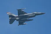 南韓F-16C夜間訓練墜毀！飛行員彈射逃生
