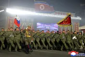 北韓罕見非武裝閱兵　金正恩攜愛女出席